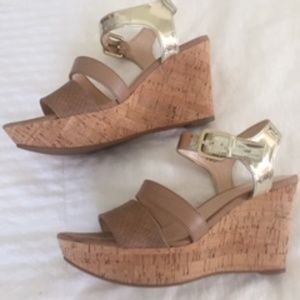 Nine West cork taupe gold strap platforms 6.5 M
